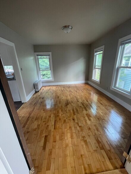 Building Photo - 206 N Lawe St