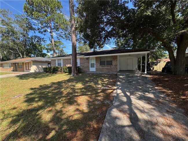 Primary Photo - 122 Walz Cir