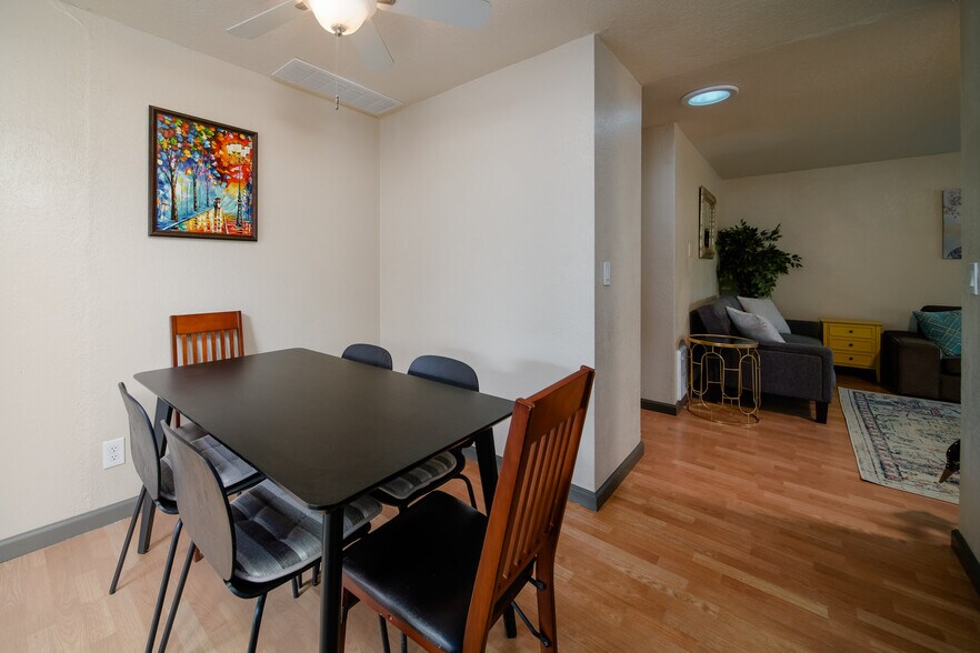 Building Photo - 312 S Nebraska St