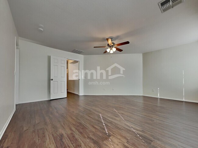 Building Photo - 286 E Mountain Alder St