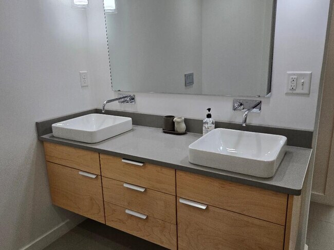 Building Photo - 790 Front St