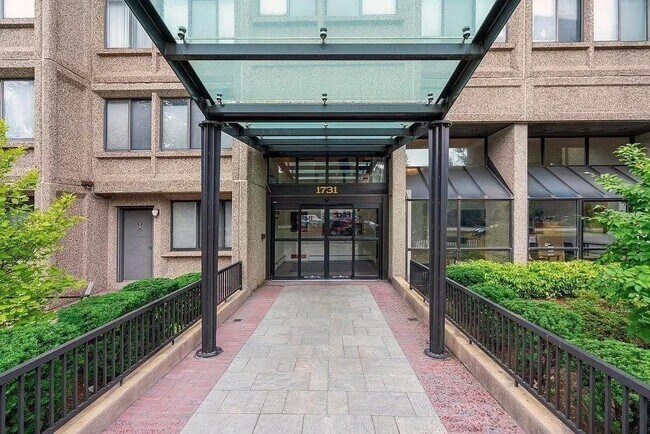 Building Photo - 1731 Beacon St