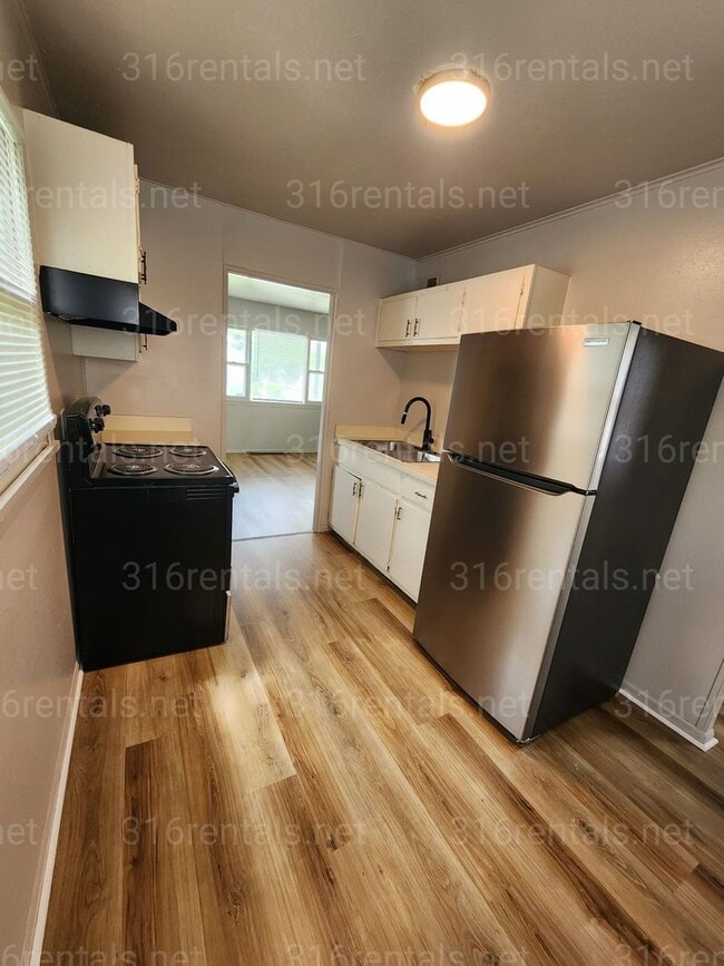 Building Photo - $975 - 3 bed 1 bath - Single Family Home