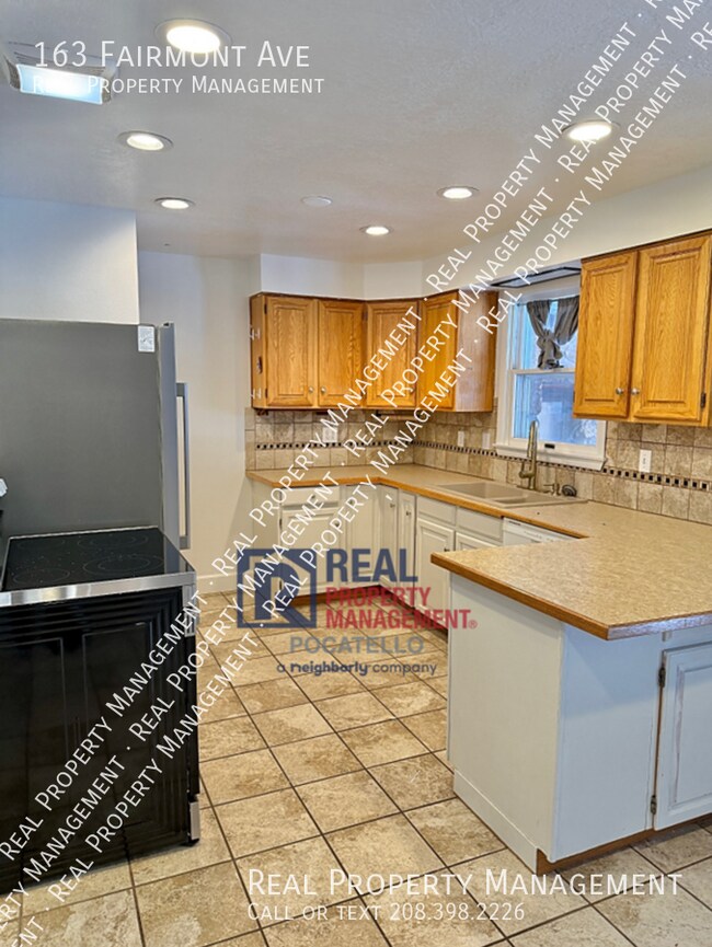 Building Photo - 163 Fairmont Ave