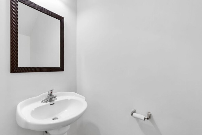 Building Photo - 3 bedroom 2.5 bath townhome in Carriage Square @ Morgan Pines