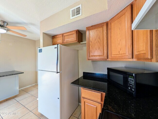 Building Photo - 9228 N 7th Ave