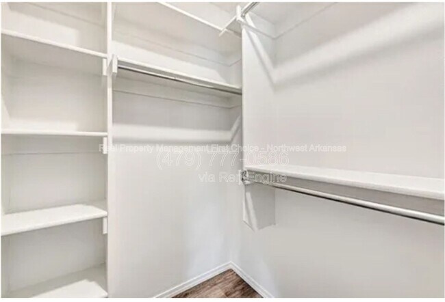 Building Photo - 733 S Benchmark Ln