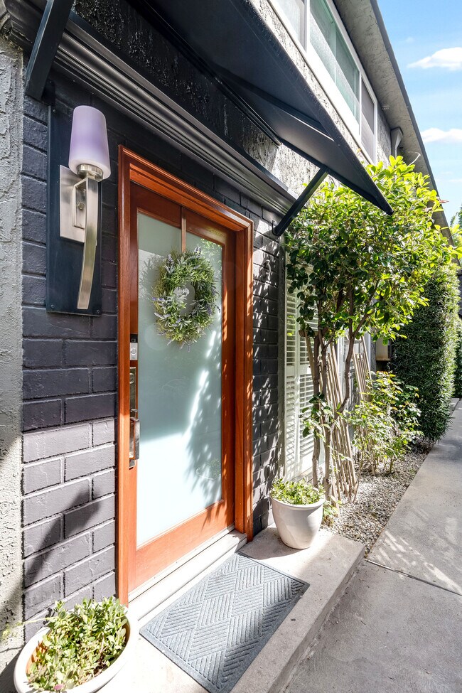 Building Photo - 4443 Saugus Ave