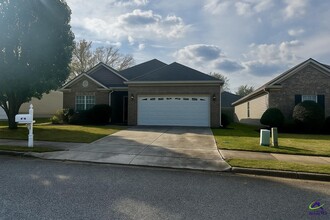 Building Photo - 123 Montrose Ln