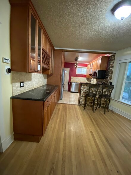 Building Photo - 2057 w birchwood ave