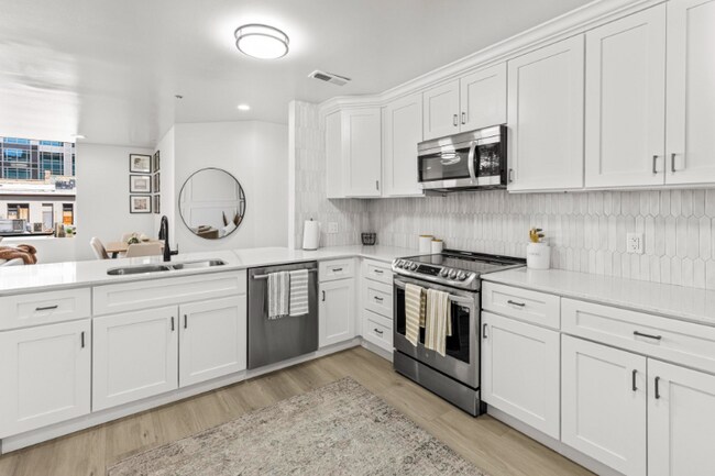 Building Photo - 48 W Broadway