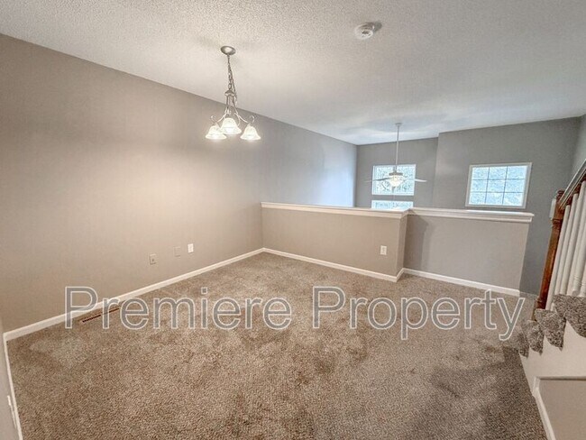 Building Photo - 264 N Hedge Ln