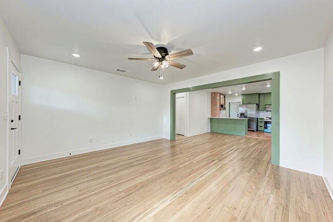 Building Photo - Stunning 3/2.5 with Office in West Lampasas