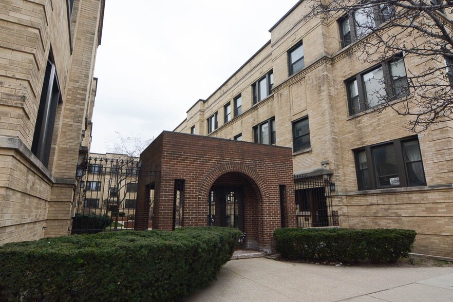 Primary Photo - 3522 N Broadway