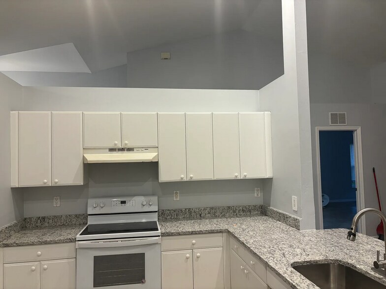 Building Photo - 2813 75th St W