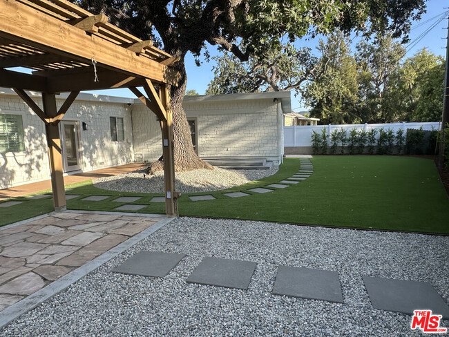 Building Photo - 495 Erbes Rd
