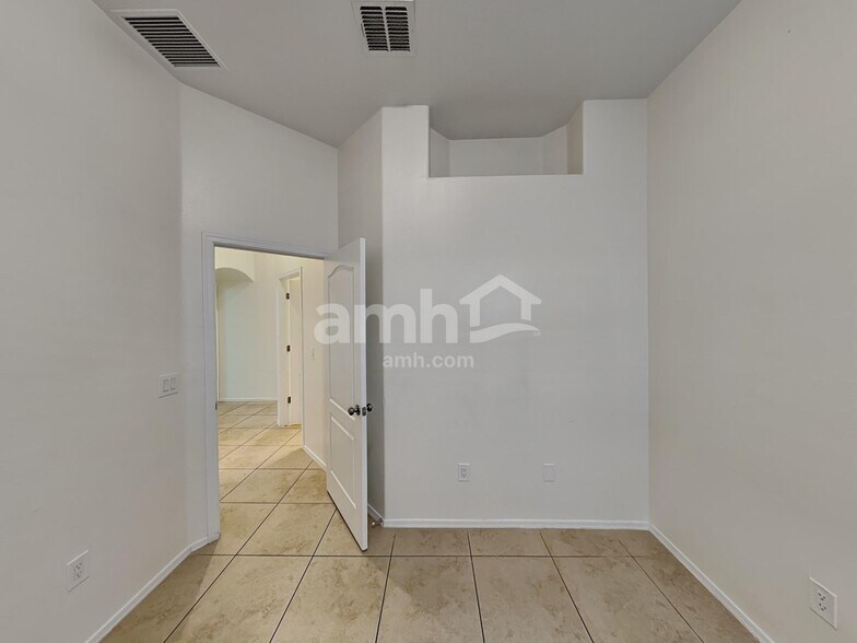 Building Photo - 350 E Calle Nacrita