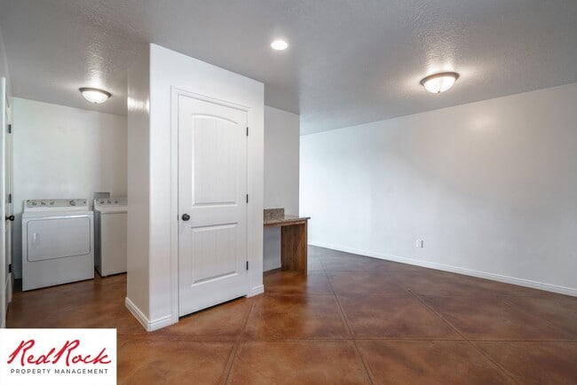 Building Photo - 2801 E 450 N