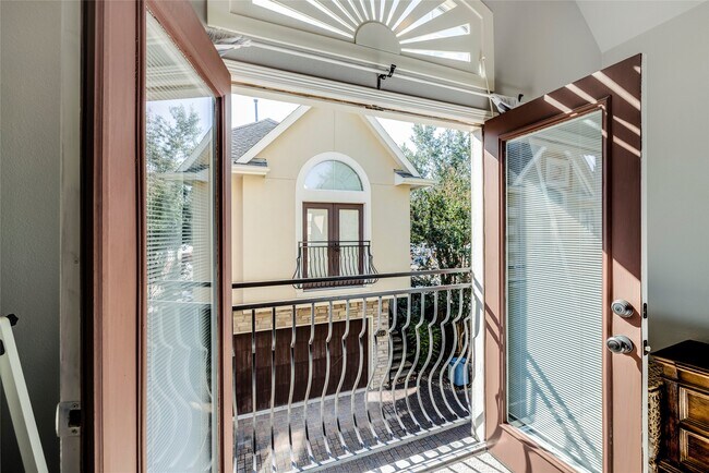 Building Photo - 5212 Washington Ave