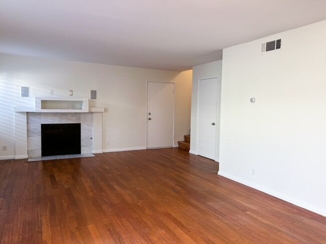 Building Photo - 3 Bedroom + 2.5 Bathroom Condo | Ralston Village Community | Ventura | Unfurnished