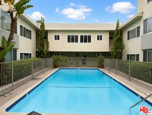 Building Photo - 1525 Hayworth Ave