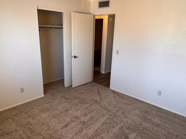 Building Photo - Low-Maintenance Living with Private Pool in Chandler