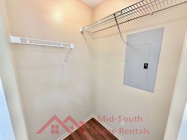 Building Photo - 8339 Honey Dew Cove