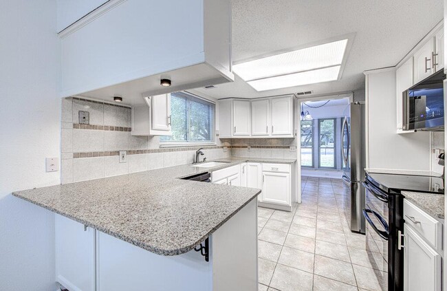 Building Photo - 11305 Pradera Dr