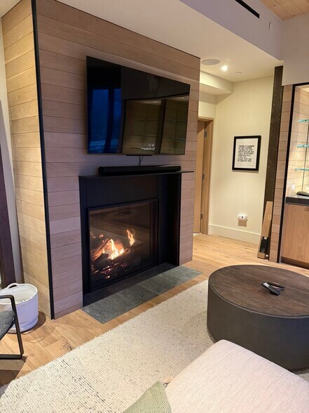 Building Photo - 100 4th St W