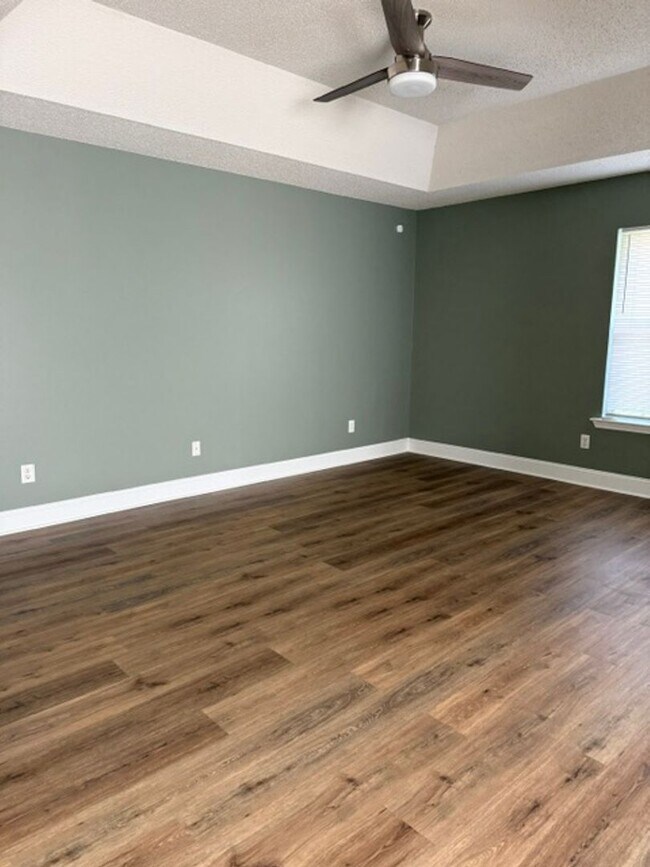 Building Photo - 1108 Montclair Dr