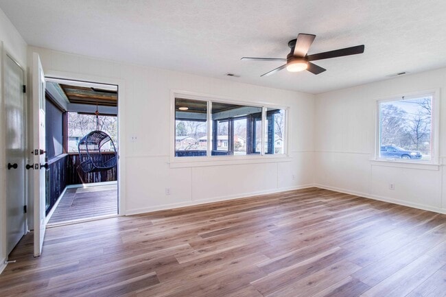 Building Photo - Close to Hike/Bike Path