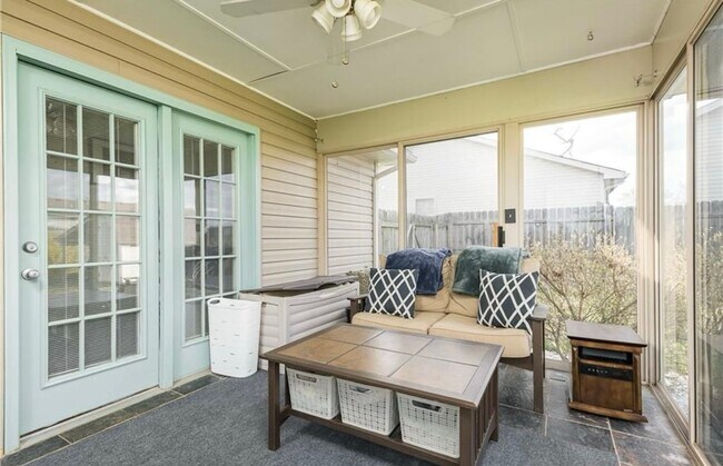 Building Photo - 3BR/2BR Home For Rent - Fenced Back Yard w...