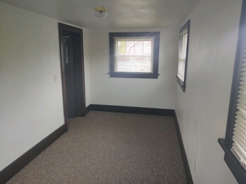 Building Photo - 304 S Beaumont Rd