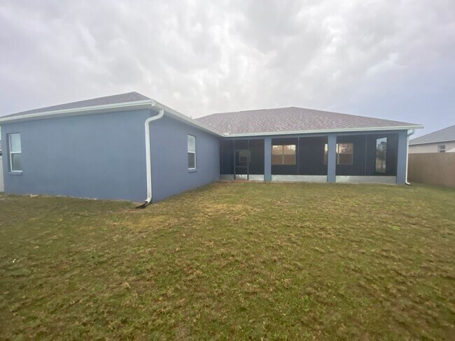 Building Photo - 4 Bedroom 2 Bath home in Winter Haven for RENT!