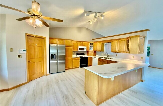 Building Photo - 3121 Carefree Dr