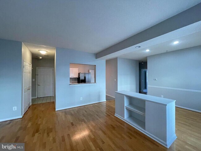 Building Photo - 1701 Lake Shore Crest Dr