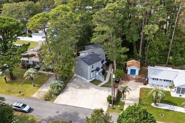 Building Photo - Rent Special if Sign a Lease now or in Feb!! 8 Blocks to the Beach!!