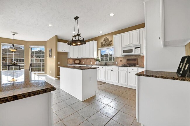 Building Photo - 8322 Shoregrove Dr