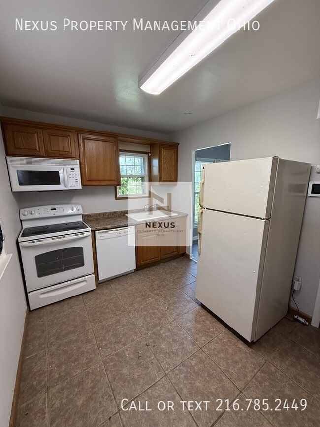 Building Photo - 4492 W 170th St