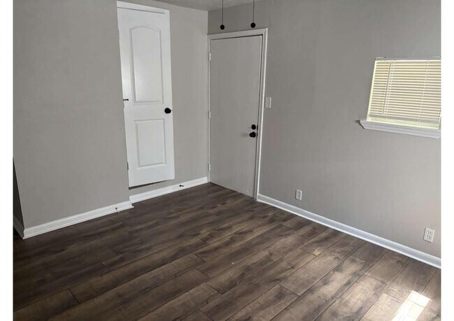 Building Photo - 4825 Brinkley St