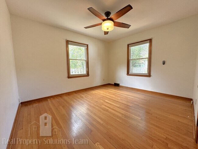 Building Photo - Beautiful home in Clintonville