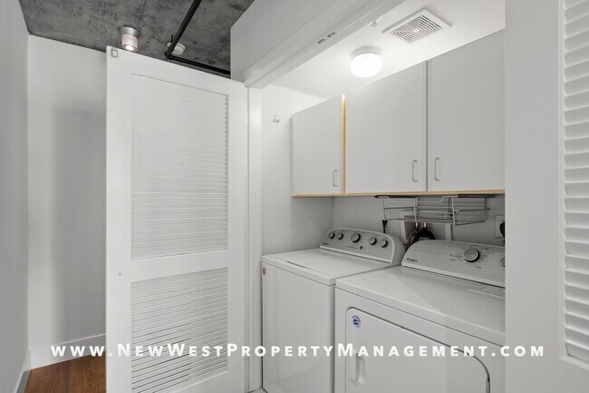 Building Photo - Spectacular Little Italy Loft at Doma, 2 Parking Spaces! Small Pet OK!