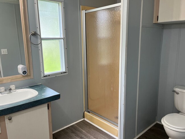 Building Photo - Newly renovated 3 Bedroom Mobile Home Just...