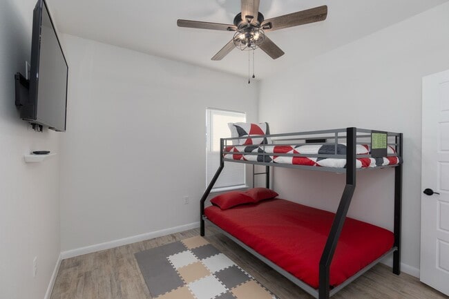 Building Photo - FOR LEASE - MODERN COMFORT MEETS PRIME LOC...