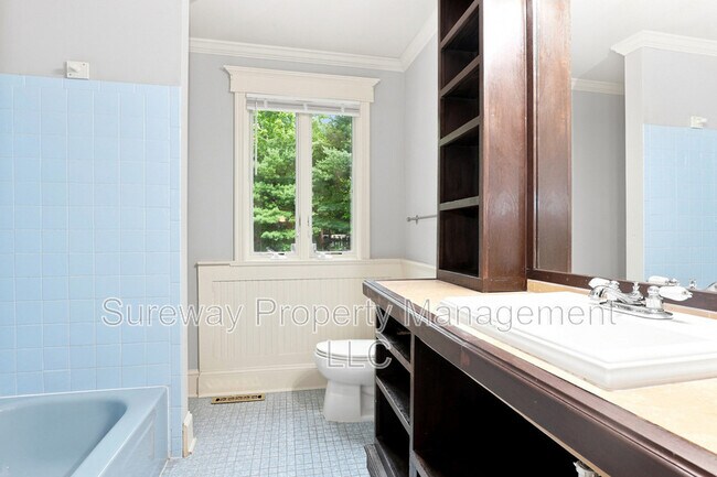 Building Photo - 342 Quaker Rd