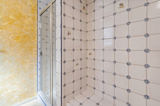 Building Photo - 6408 E Mercer Way