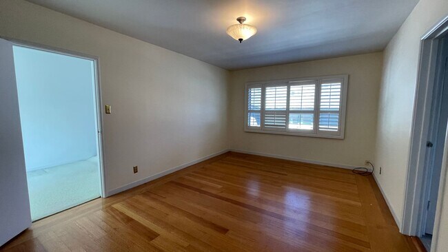 Building Photo - 2962 Gibbons Dr