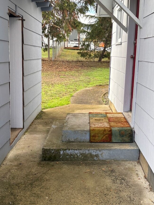 Building Photo - 3-bedroom 1 bath Home in Country Setting