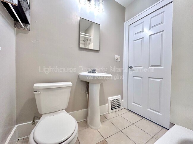 Building Photo - 2174 Continental St