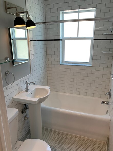 Building Photo - Studio Bed/1 Bath - Unit 2